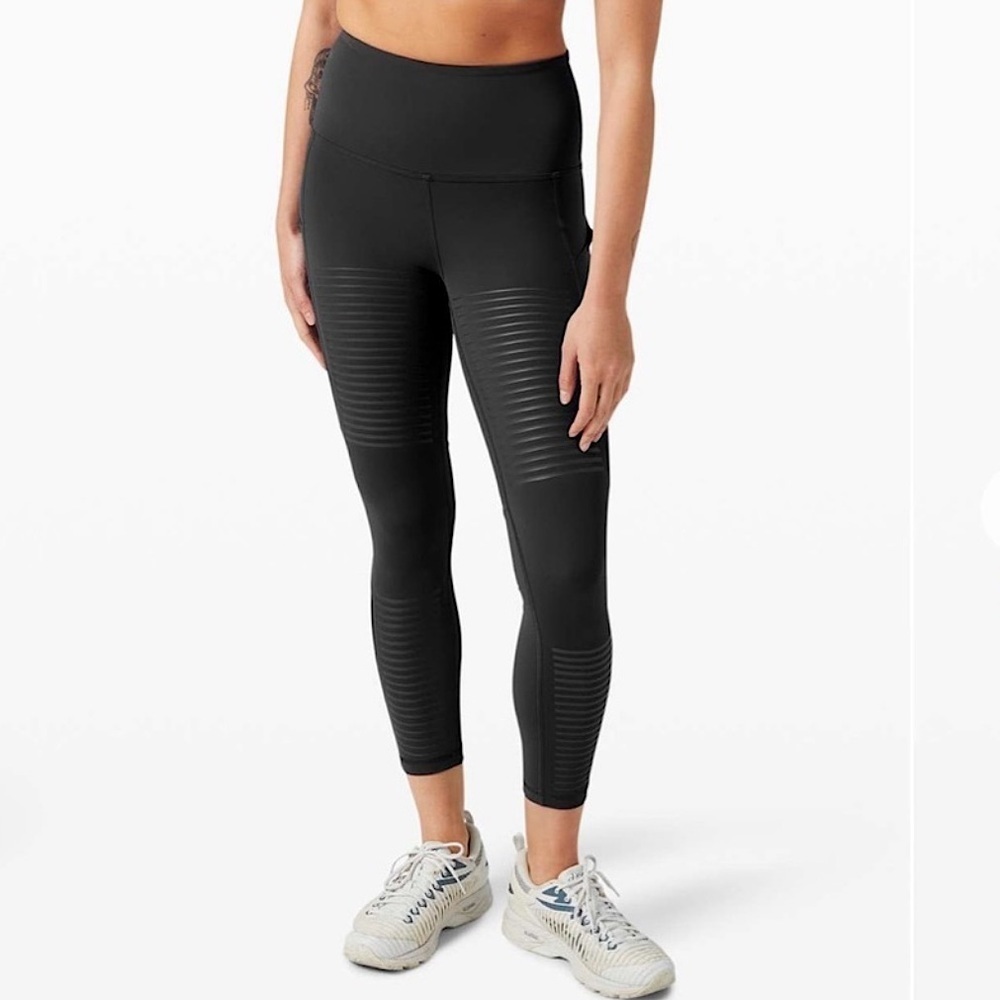 Lululemon Rogue Renegade Super High Rise Tight 25"
Black, Sz.4